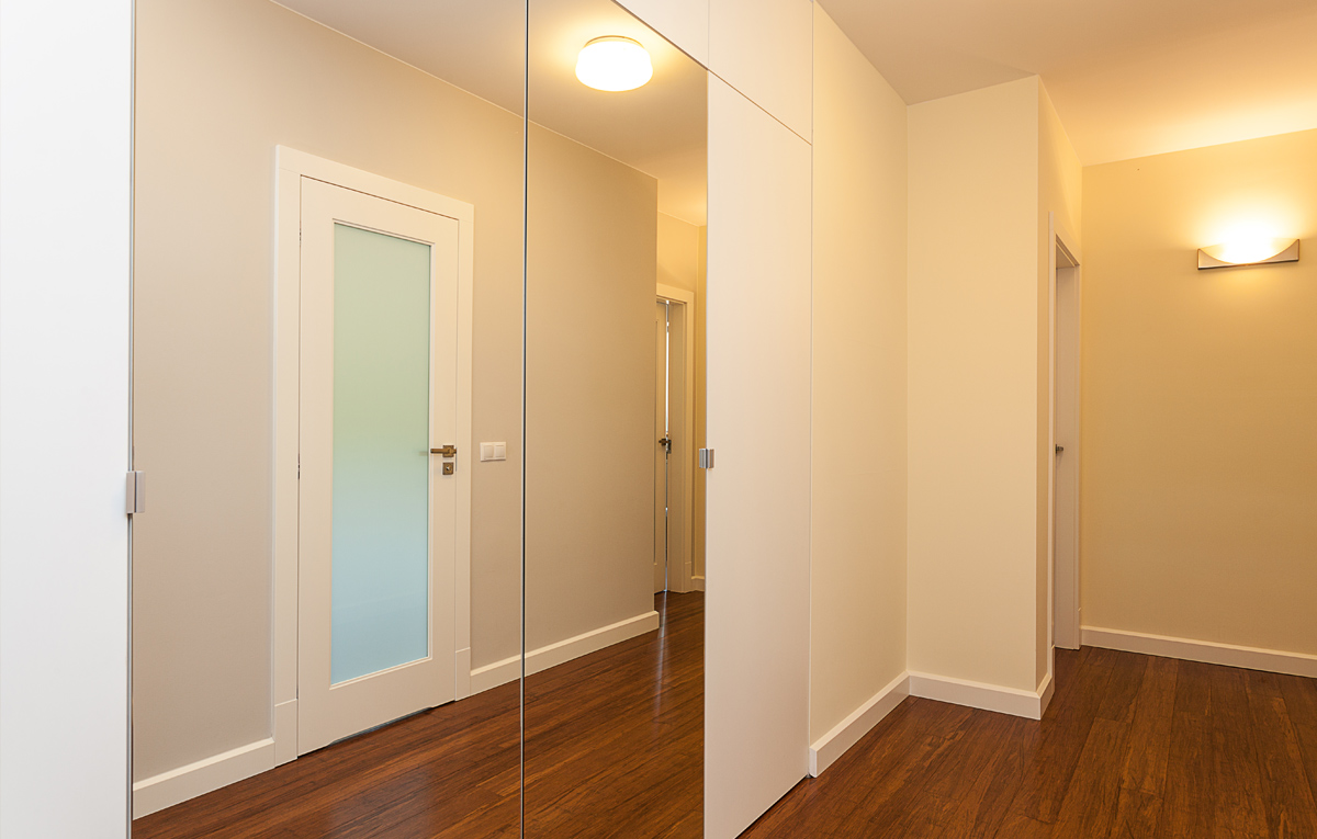 Mirrored wardrobe in Hallway.